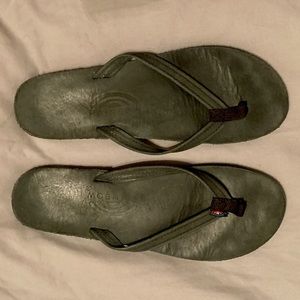 Rainbow black flip flop 8.5